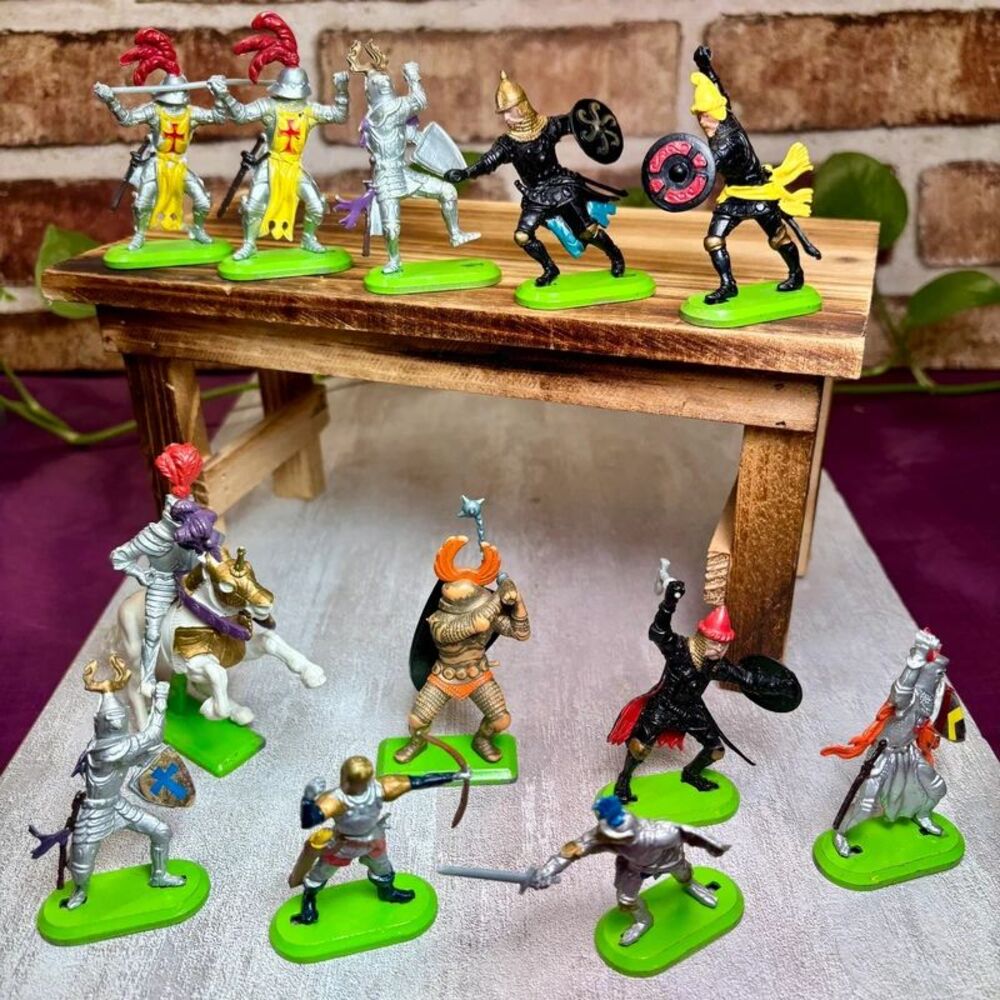 (Missing Some Weapons) VTG 1971 Britains Deetail Medieval Knights Armored Soldie